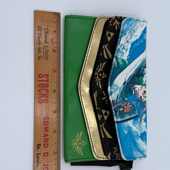 Legend of Zelda: Skyward Sword Themed Tri-fold Wallet Link & Wingcrest Emblem - Picture 10 of 13